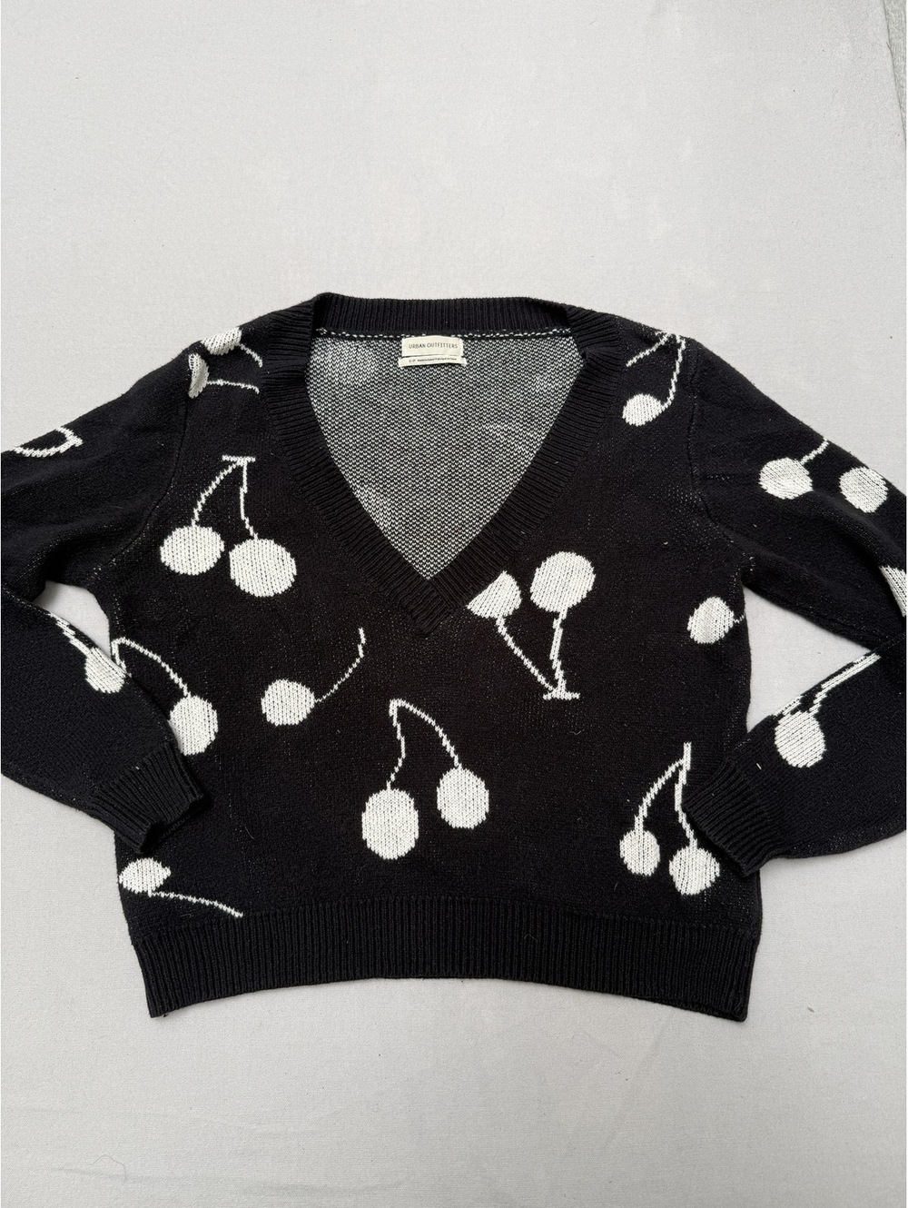 Urban Outfitters Womens V-neck Black CherrySweater - S